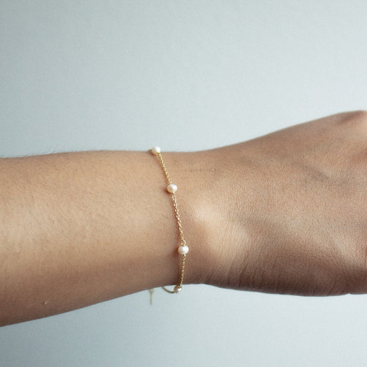 DAINTY PEARL BRACELET in GOLD