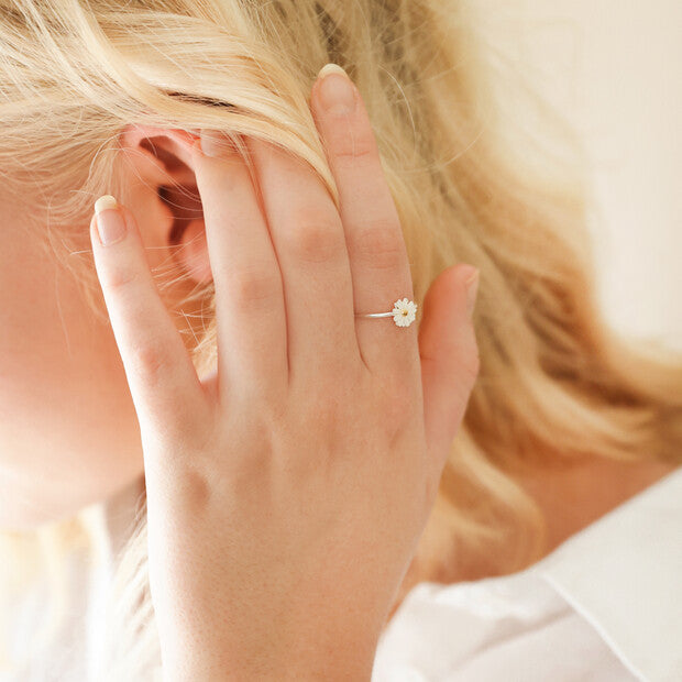 SILVER ENAMEL DAISY RING