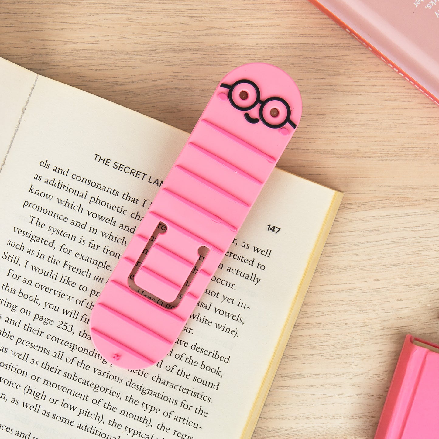 WORM BOOKLIGHT