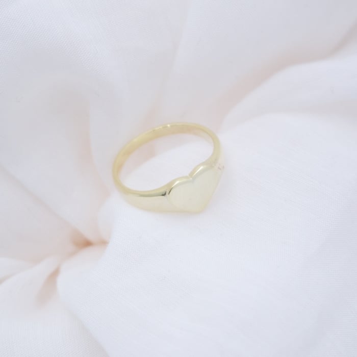 HEART SIGNET RING in GOLD
