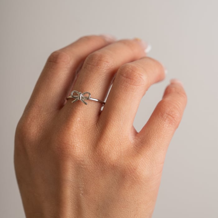 RIBBON BOW RING in SILVER