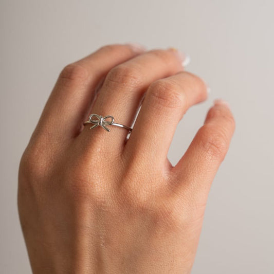 RIBBON BOW RING in SILVER