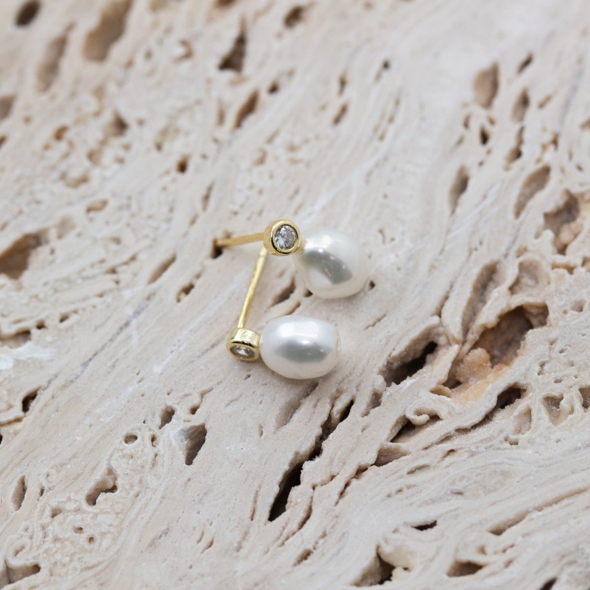 SINGLE PEARL DROP STUDS in GOLD
